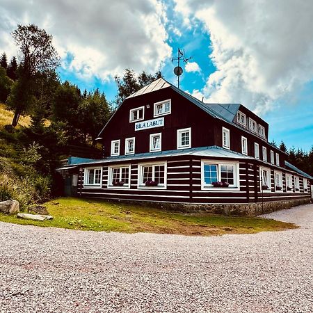 Hotel Horský hotýlek Bílá Labuť Pec pod Snezkou Esterno foto