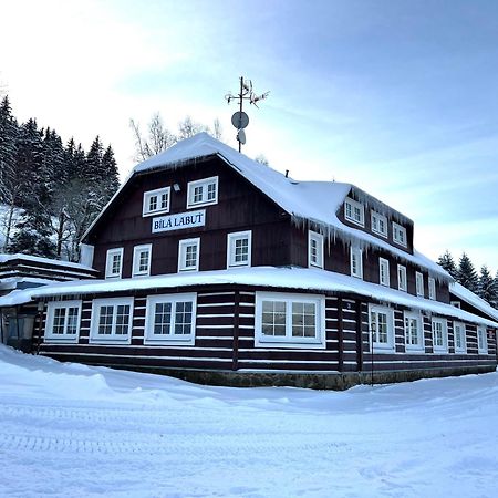 Hotel Horský hotýlek Bílá Labuť Pec pod Snezkou Esterno foto