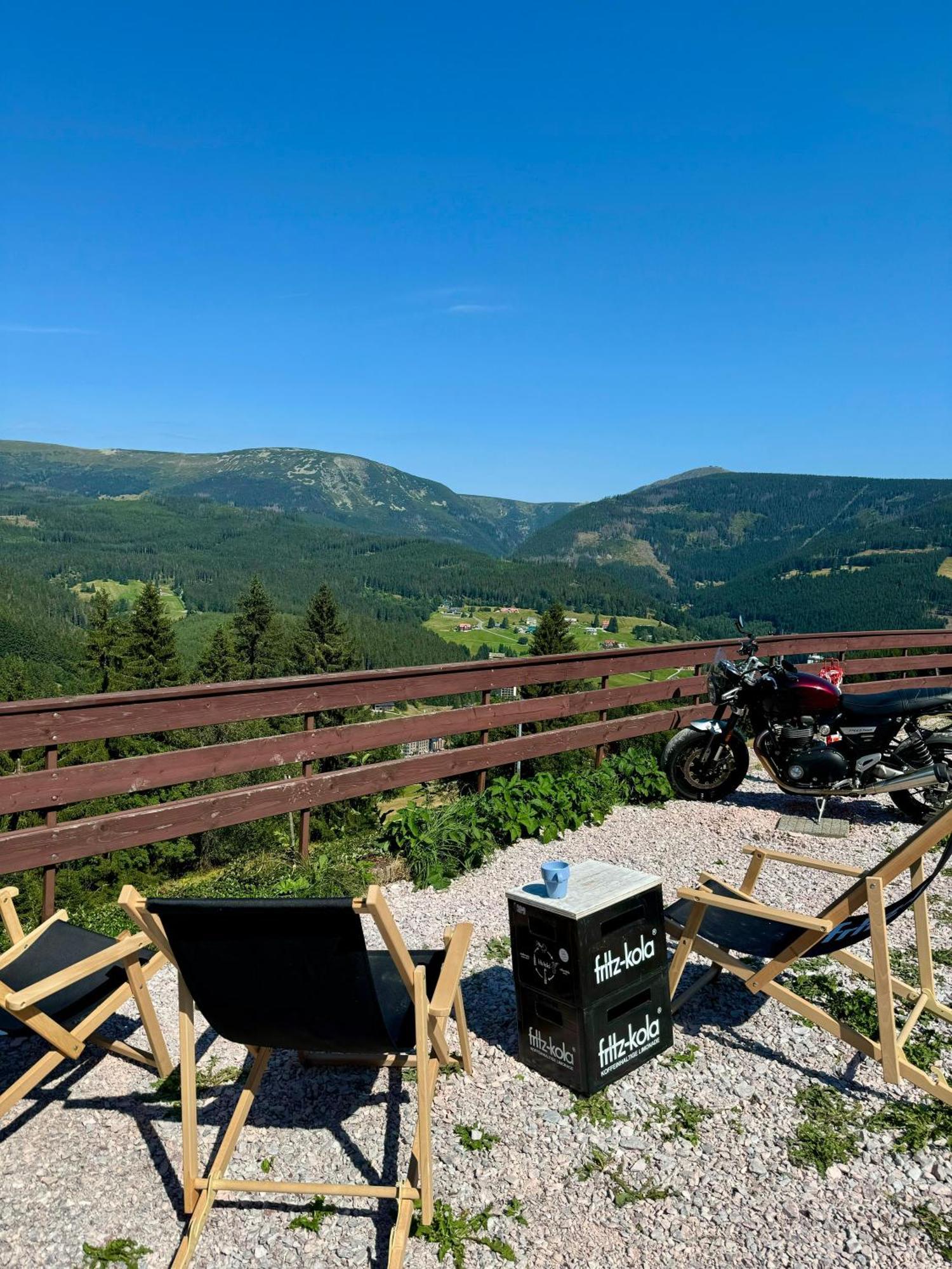 Hotel Horský hotýlek Bílá Labuť Pec pod Snezkou Esterno foto