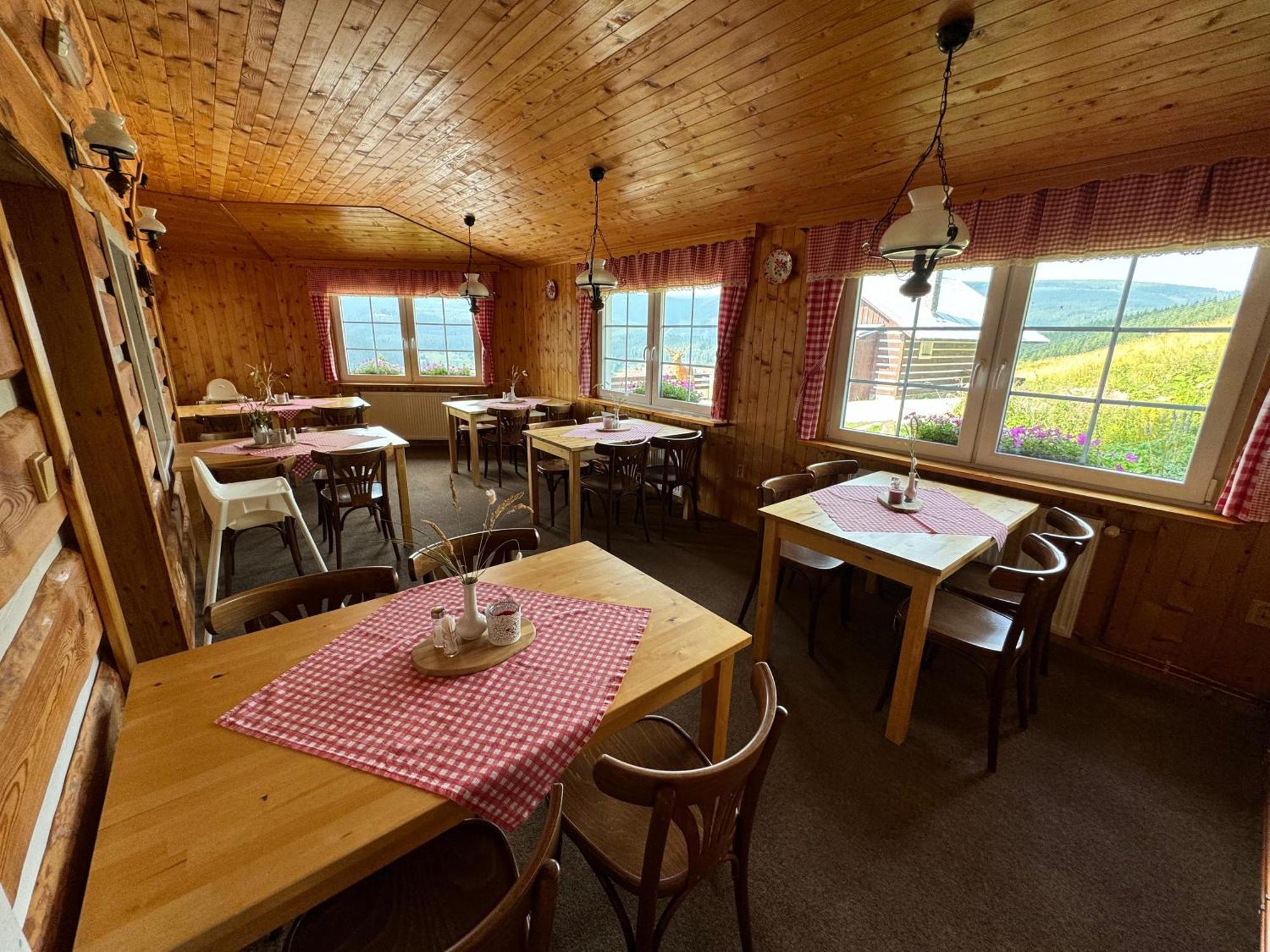 Hotel Horský hotýlek Bílá Labuť Pec pod Snezkou Esterno foto