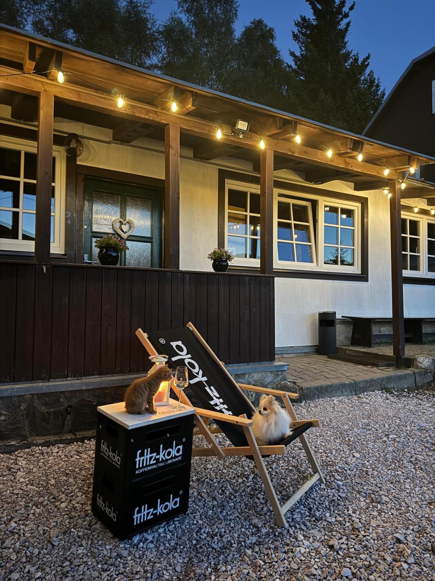 Hotel Horský hotýlek Bílá Labuť Pec pod Snezkou Esterno foto