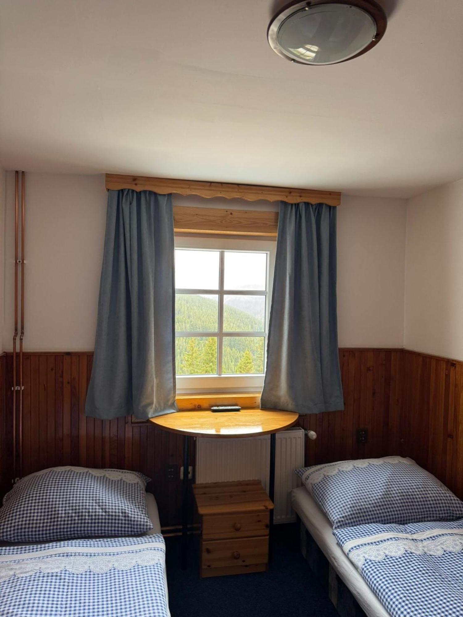 Hotel Horský hotýlek Bílá Labuť Pec pod Snezkou Camera foto