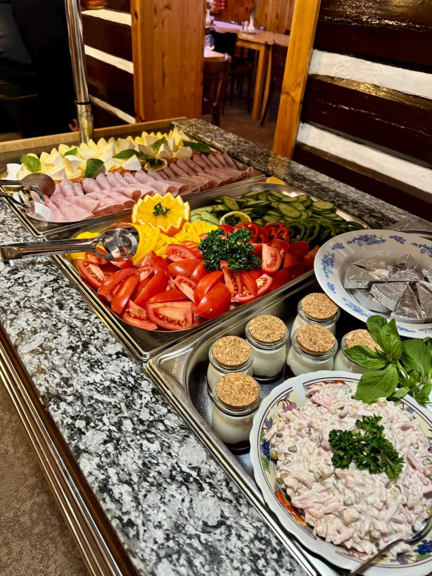 Hotel Horský hotýlek Bílá Labuť Pec pod Snezkou Esterno foto